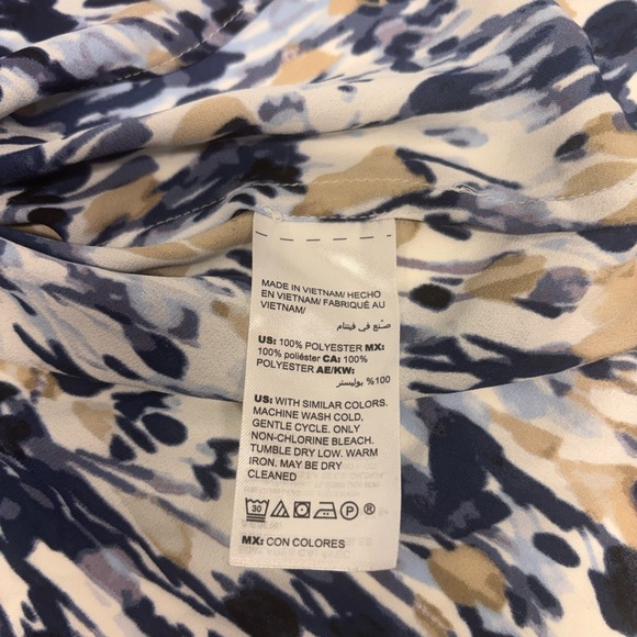 NWOT Patterned Women's Top Summer Light Blouse Signature Bell Sleeves - Picture 11 of 12